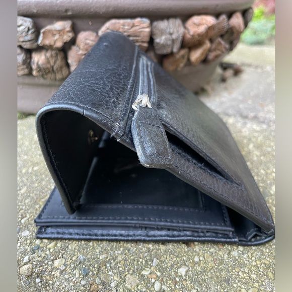 LIZ CLAIBORNE Wallet / Small Purse / Clutch. Black Leather. Foldaway. - Picture 7 of 13